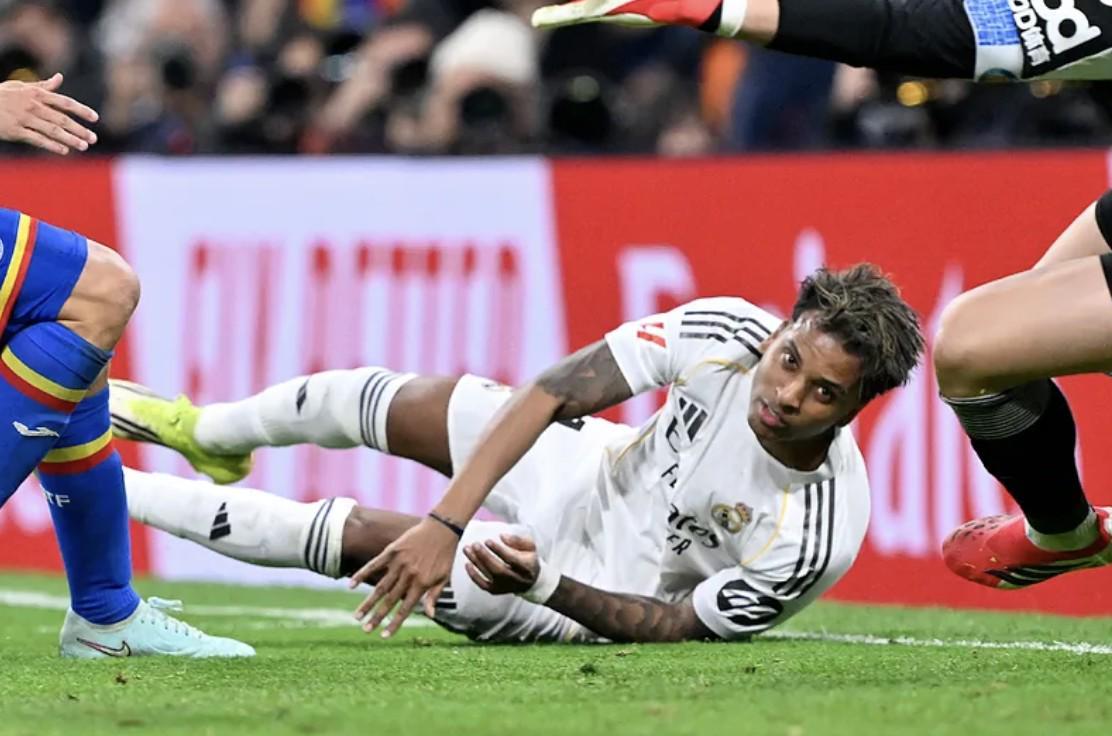 mk体育-世界报：皇马关注伯纳乌草皮；罗德里戈懊悔在不适后坚持踢球